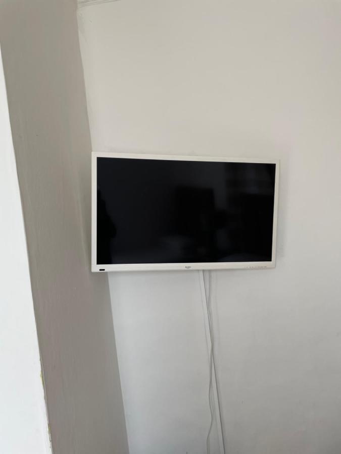 Diamonds Villa Near York Hospital Экстерьер фото